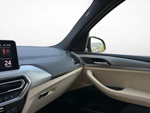 https://vehicle.imgix.net/4329768/bec80c29-68f7-4e9f-8839-e308d604b7c3.jpg