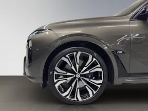 BMW X7 M60i