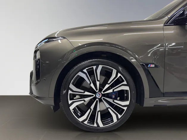 BMW X7 M60i
