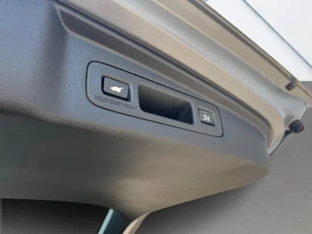 Honda CR-V 2.0 i-MMD Advance 4WD mit 8 Jahren Garantie und Leasing 1.9% möglich