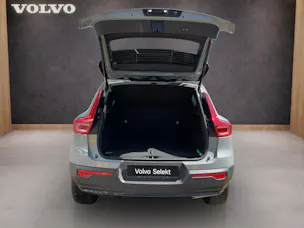 Volvo XC40 2.0 B3 Mild-Hybrid Plus Dark