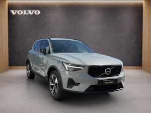 Volvo XC40 2.0 B3 Mild-Hybrid Plus Dark