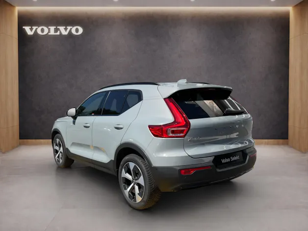 Volvo XC40 2.0 B3 Mild-Hybrid Plus Dark