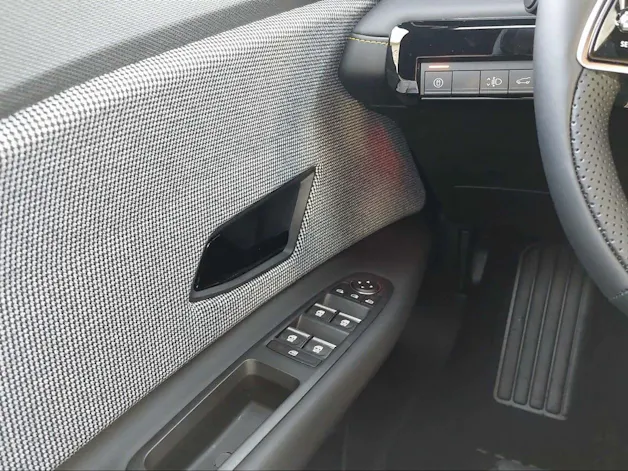 Renault R4 E-Tech Comfort Range iconic