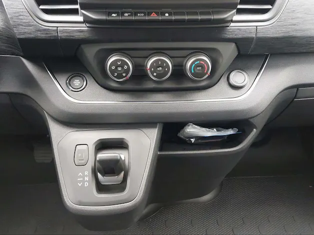 Nissan Primastar Kombi 2.8 t L1 H1 2.0 dCi 170 Tekna 9P