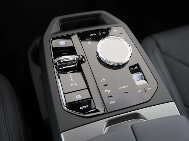 BMW iX M70