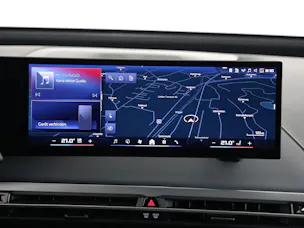 BMW iX M70