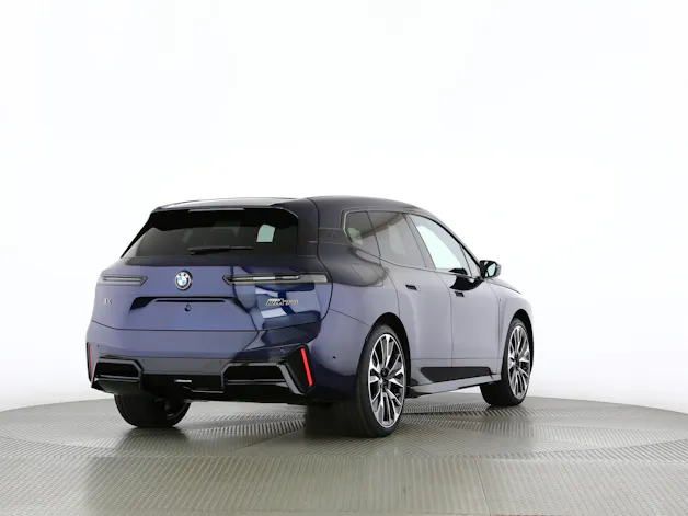 BMW iX M70