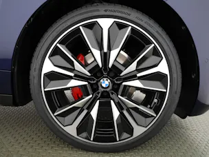 BMW iX M70