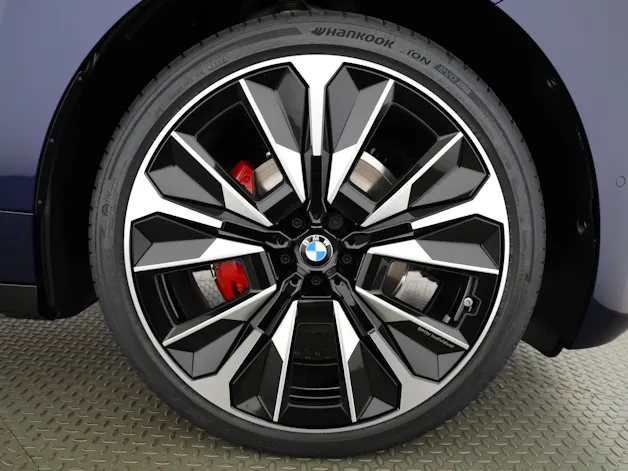 BMW iX M70