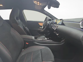 https://vehicle.imgix.net/4330421/d8cd6221-e0fd-420a-9a58-112fc990d0c8.jpg