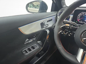 https://vehicle.imgix.net/4330421/dabec9d6-26c9-433c-a296-84a640139e04.jpg