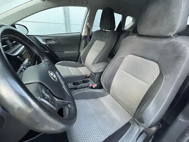 Toyota Auris 1.8 HSD Trend