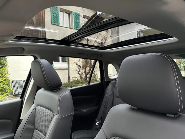 Suzuki S-Cross 1.4 T Sakura Top Hybrid 4x4
