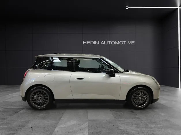Mini J01 Cooper E  Attraktiven Leasingzinssatz ab 0.9 % bei Abschluss einer BMW Fahrzeugversicherung.