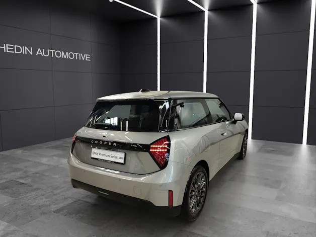 Mini J01 Cooper E  Attraktiven Leasingzinssatz ab 0.9 % bei Abschluss einer BMW Fahrzeugversicherung.