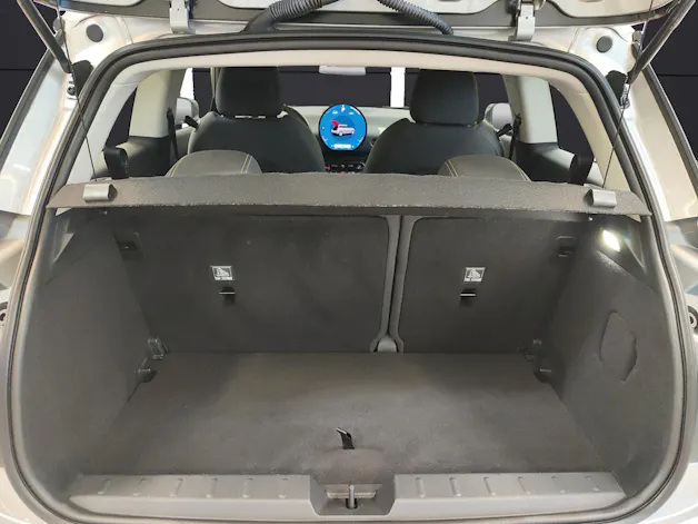 Mini J01 Cooper E  Attraktiven Leasingzinssatz ab 0.9 % bei Abschluss einer BMW Fahrzeugversicherung.