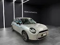 Mini J01 Cooper E  Attraktiven Leasingzinssatz ab 0.9 % bei Abschluss einer BMW Fahrzeugversicherung.