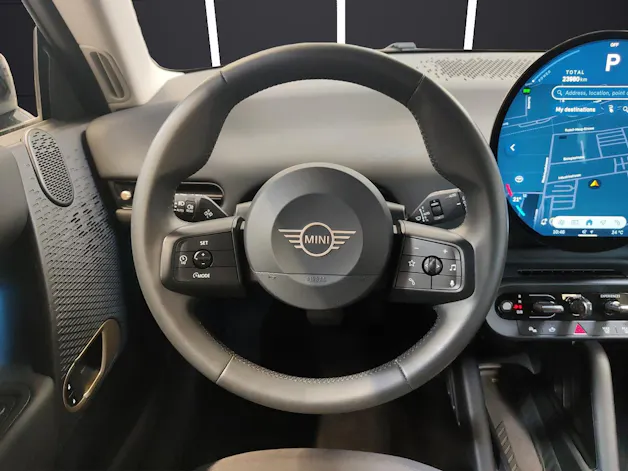 Mini J01 Cooper E  Attraktiven Leasingzinssatz ab 0.9 % bei Abschluss einer BMW Fahrzeugversicherung.