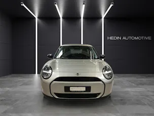 Mini J01 Cooper E Attraktiven Leasingzinssatz ab 0.9 % bei Abschluss einer BMW Fahrzeugversicherung.