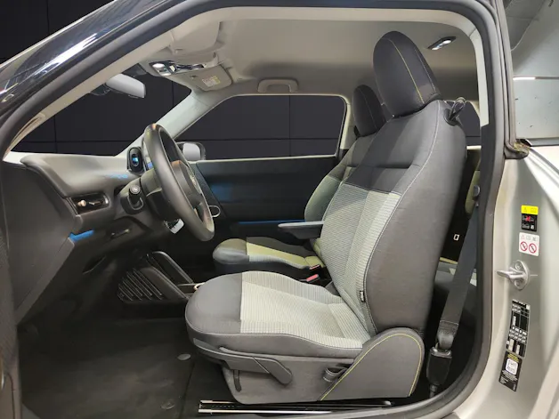Mini J01 Cooper E  Attraktiven Leasingzinssatz ab 0.9 % bei Abschluss einer BMW Fahrzeugversicherung.