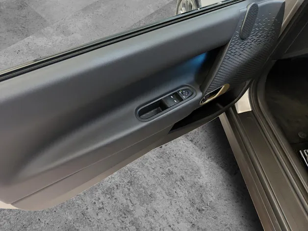 Mini J01 Cooper E Attraktiven Leasingzinssatz ab 0.9 % bei Abschluss einer BMW Fahrzeugversicherung.