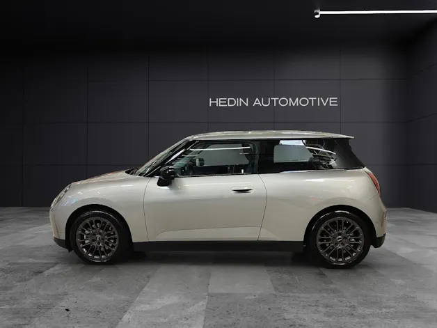 Mini J01 Cooper E Attraktiven Leasingzinssatz ab 0.9 % bei Abschluss einer BMW Fahrzeugversicherung.