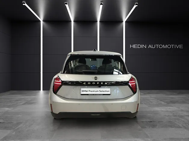 Mini J01 Cooper E  Attraktiven Leasingzinssatz ab 0.9 % bei Abschluss einer BMW Fahrzeugversicherung.
