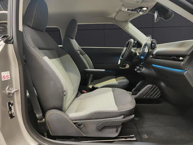 Mini J01 Cooper E  Attraktiven Leasingzinssatz ab 0.9 % bei Abschluss einer BMW Fahrzeugversicherung.