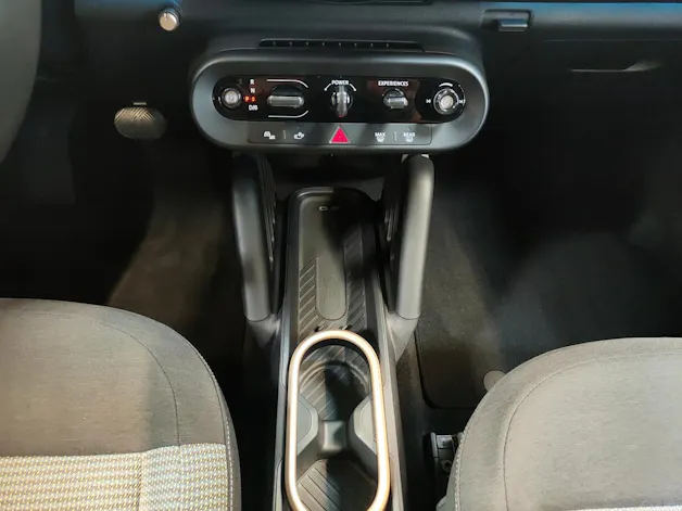 Mini J01 Cooper E  Attraktiven Leasingzinssatz ab 0.9 % bei Abschluss einer BMW Fahrzeugversicherung.