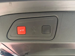 https://vehicle.imgix.net/4331516/a0cd1b08-496a-4217-ab61-5d0a9bdcf61c.jpg
