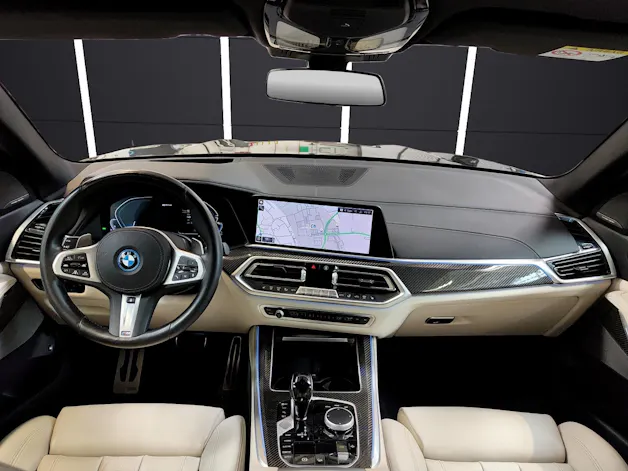 BMW X5 45e xDrive Attraktiven Leasingzinssatz ab 0.9 % bei Abschluss einer BMW Fahrzeugversicherung