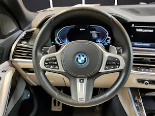 BMW X5 45e xDrive Attraktiven Leasingzinssatz ab 0.9 % bei Abschluss einer BMW Fahrzeugversicherung