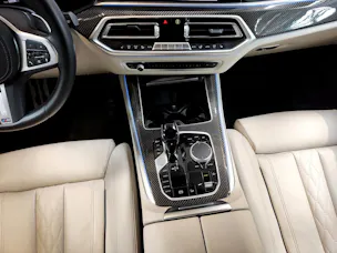 BMW X5 45e xDrive Attraktiven Leasingzinssatz ab 0.9 % bei Abschluss einer BMW Fahrzeugversicherung