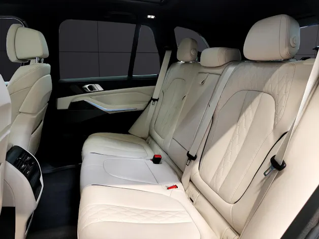 BMW X5 45e xDrive Attraktiven Leasingzinssatz ab 0.9 % bei Abschluss einer BMW Fahrzeugversicherung