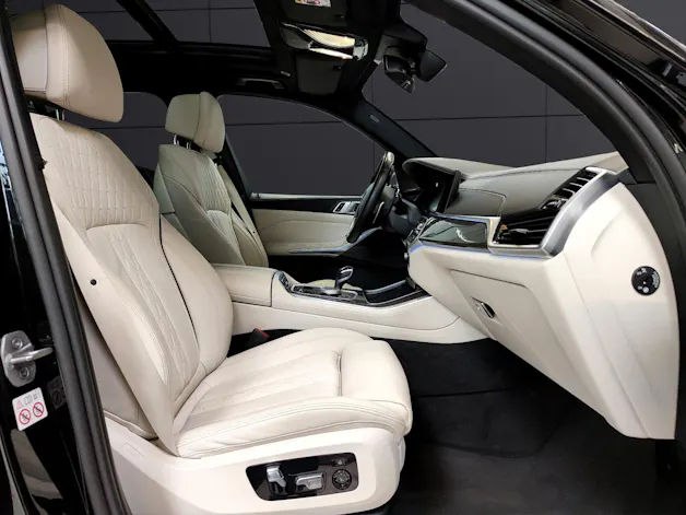 BMW X5 45e xDrive Attraktiven Leasingzinssatz ab 0.9 % bei Abschluss einer BMW Fahrzeugversicherung