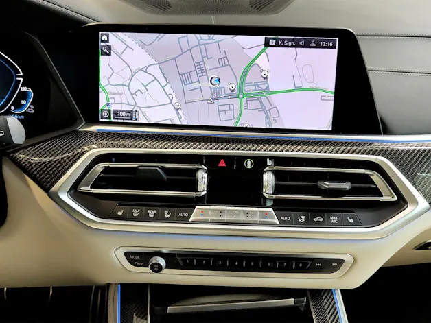 BMW X5 45e xDrive Attraktiven Leasingzinssatz ab 0.9 % bei Abschluss einer BMW Fahrzeugversicherung