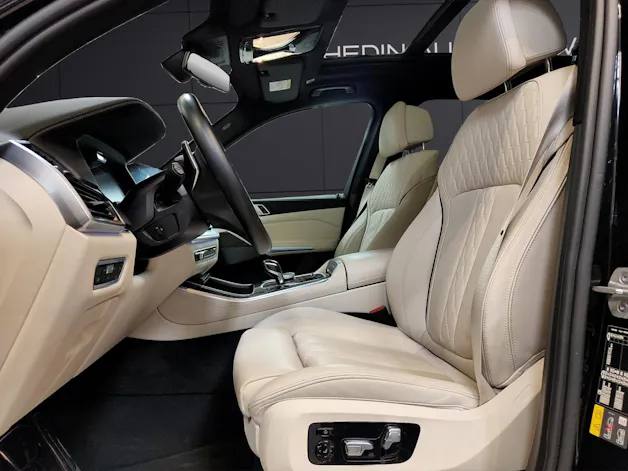 BMW X5 45e xDrive Attraktiven Leasingzinssatz ab 0.9 % bei Abschluss einer BMW Fahrzeugversicherung