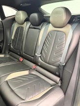 https://vehicle.imgix.net/4331648/186d3185-2638-43ba-8d2b-cbb5af78db3e.jpeg