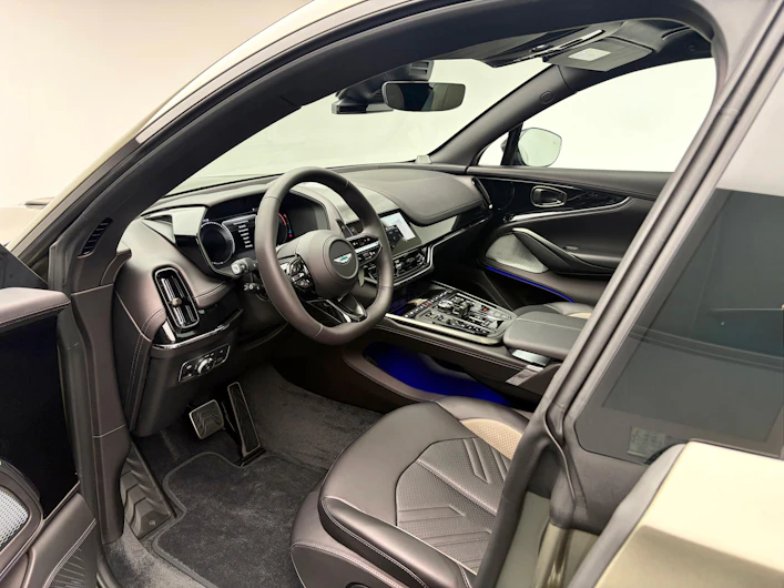 immagine del veicolo ASTON MARTIN DBX
