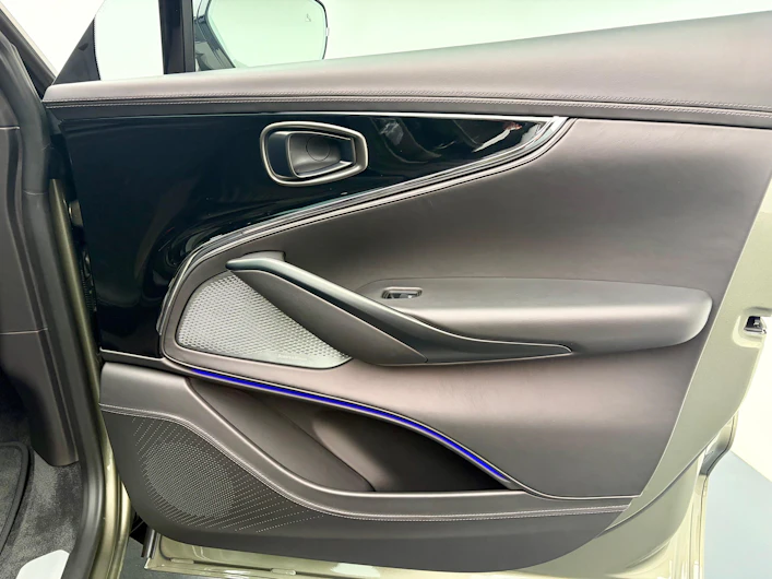immagine del veicolo ASTON MARTIN DBX