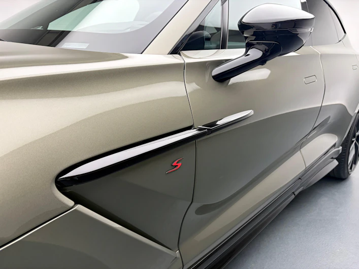 immagine del veicolo ASTON MARTIN DBX