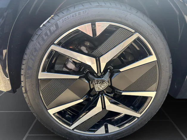Peugeot 208 NEW 1.2 Hybrid 145 GT
