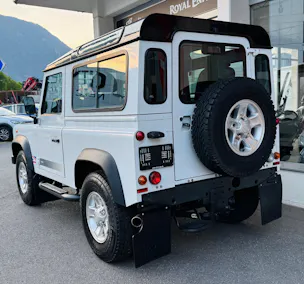 Land Rover Defender 90 2.2 TD4 Station Wagon Legend