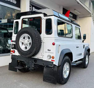 Land Rover Defender 90 2.2 TD4 Station Wagon Legend