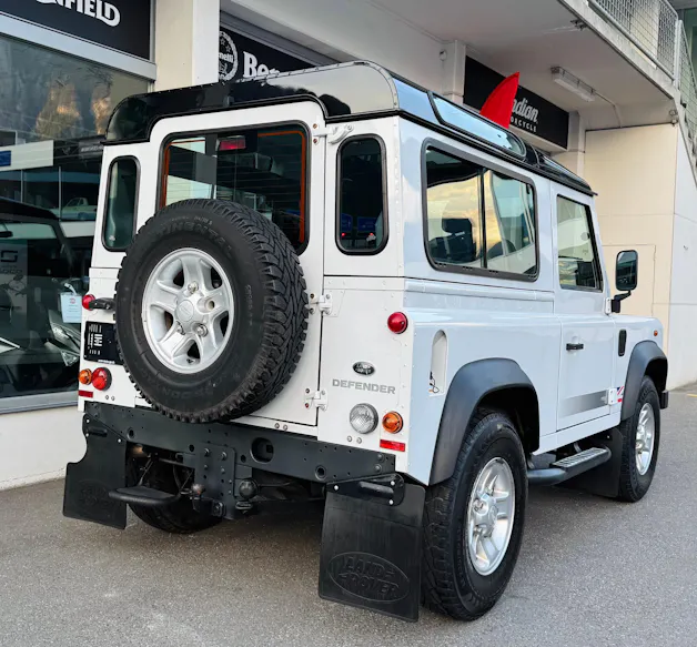 Land Rover Defender 90 2.2 TD4 Station Wagon Legend