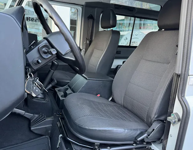 Land Rover Defender 90 2.2 TD4 Station Wagon Legend