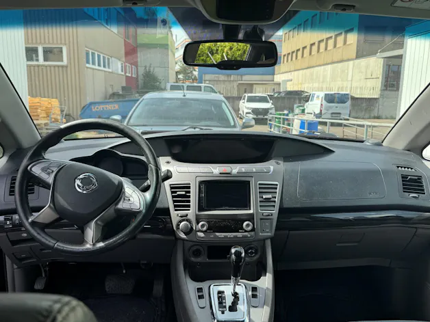 KGM -SsangYong Rodius SV220 e-XDi Sapphire 4WD Automatic