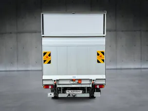 Iveco MY24 35S18HA8 RS 3750 mit Koffer/Hebebühne-Aufbau