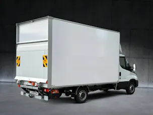 Iveco MY24 35S18HA8 RS 3750 mit Koffer/Hebebühne-Aufbau
